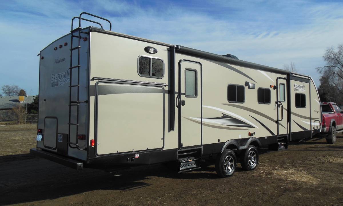 2017 Coachmen Freedom Express 321FEDS Liberty Edition | Mark's Auto & RV