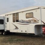 2011 KEYSTONE AVALANCHE 330RE